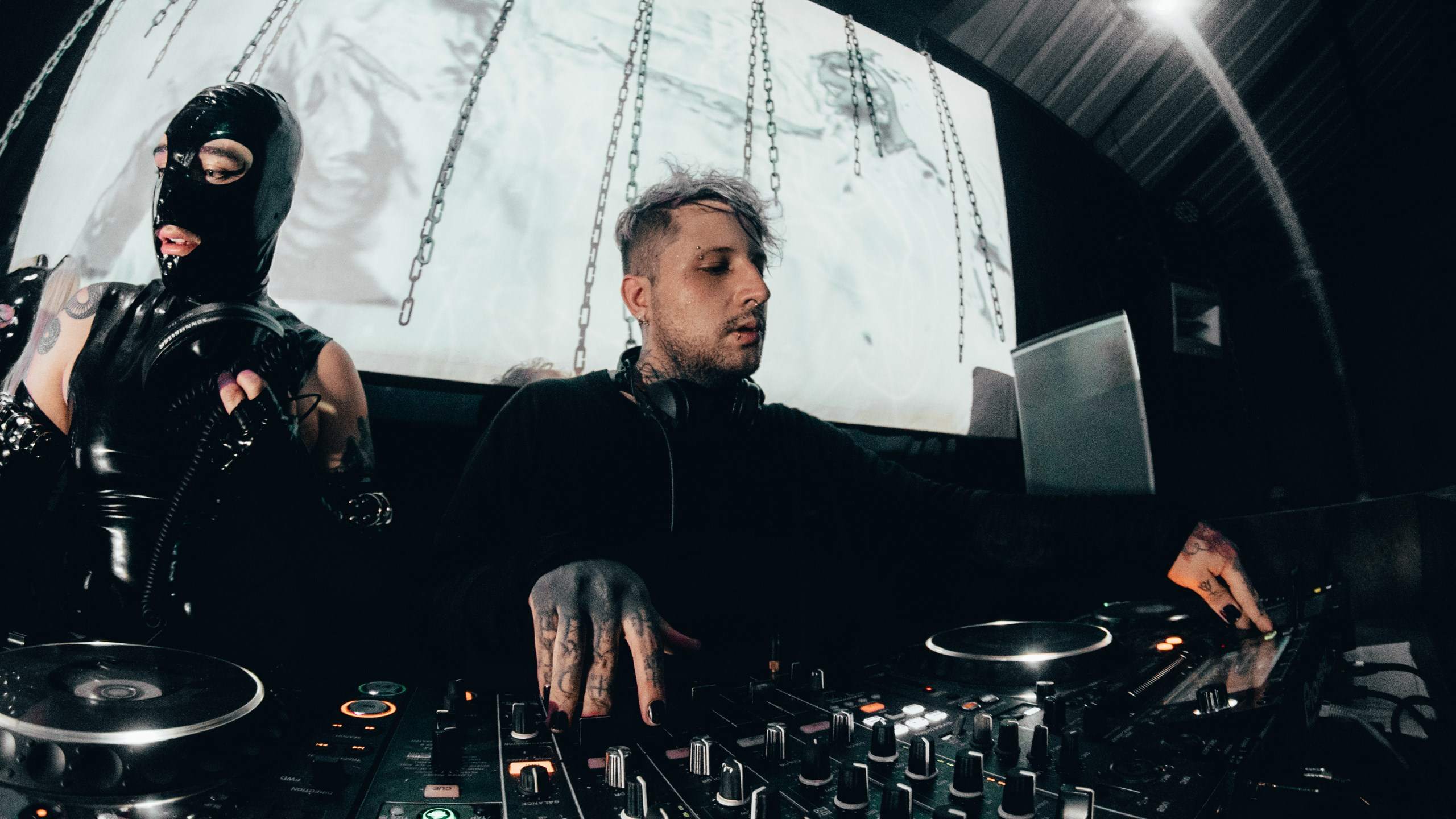 Saade (2) · Artist Profile