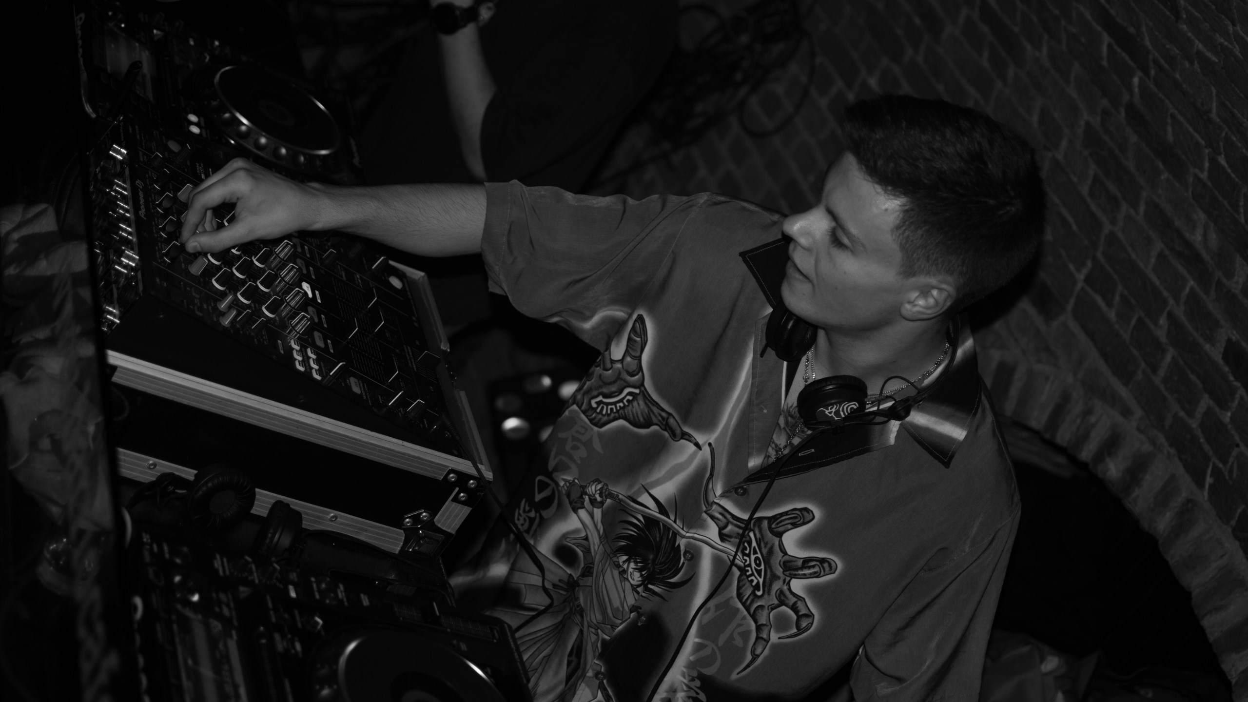 Timon Tonic · Artist Profile