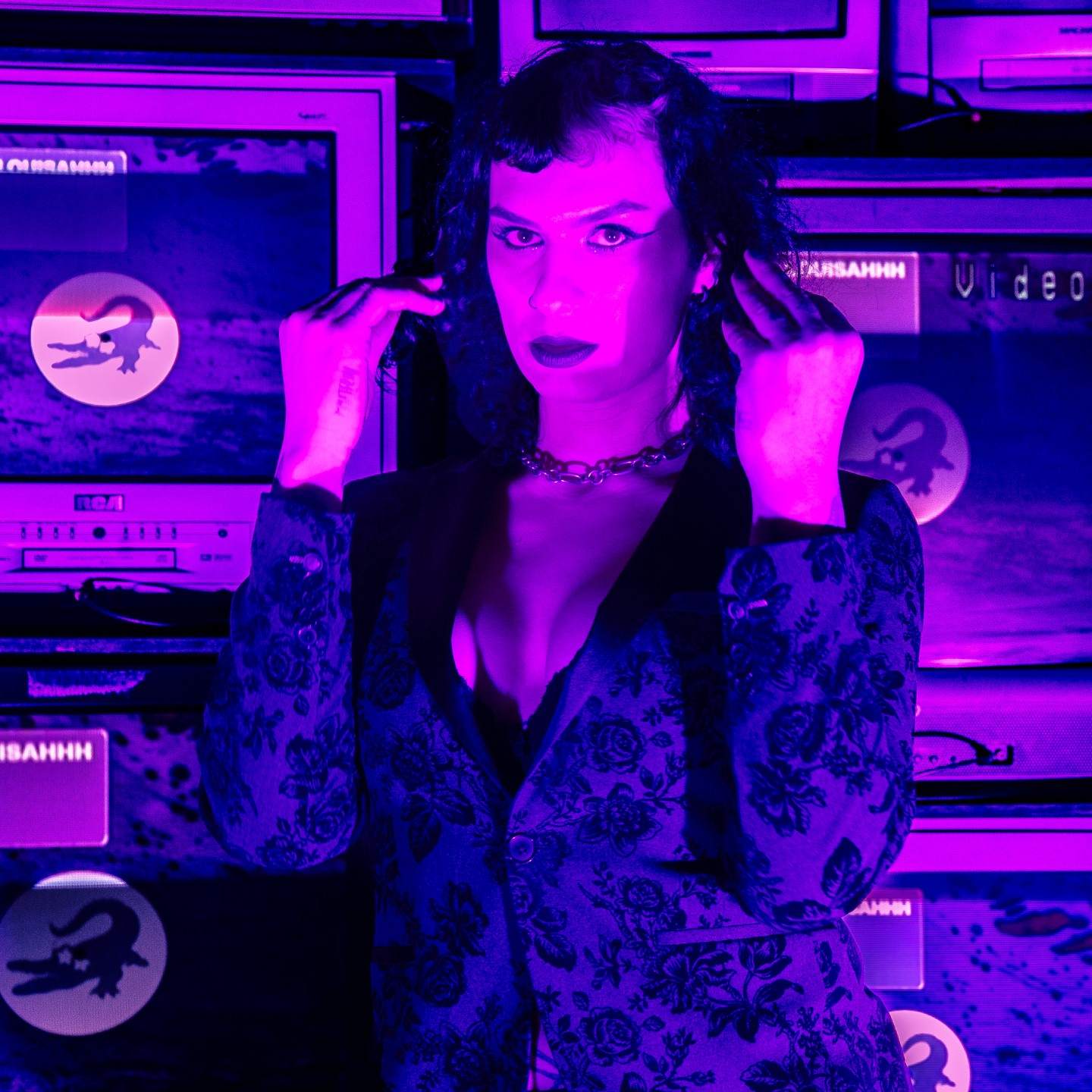 G I N A · Artist Profile