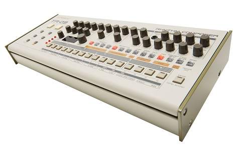 Roland - TR-09 Rhythm Composer · Tech Review ⟋ RA