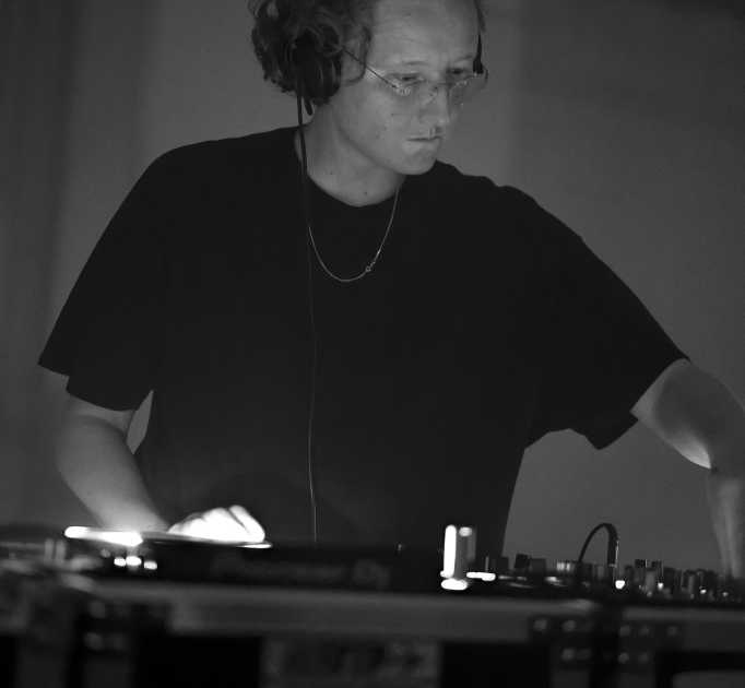 Ecstatic Material: Beatrice Dillon & Keith Harrison en De La Warr ...
